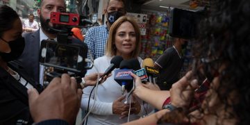 Autoridades migratorias prohíben la salida del país del abogado y activista Alonso Medina Roa