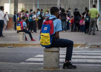 Venezolanos piden priorizar los planes para mejorar las escuelas, según estudio de Unicef