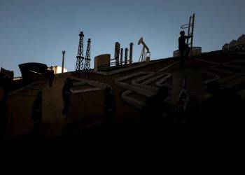 La producción petrolera venezolana se aleja de la promesa de Maduro