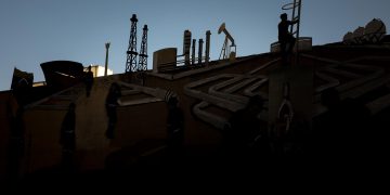 La producción petrolera venezolana se aleja de la promesa de Maduro