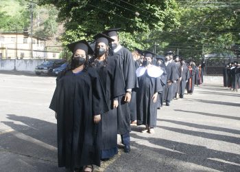 Nurr organiza censo de egresados afectados por prohibición de registro de títulos