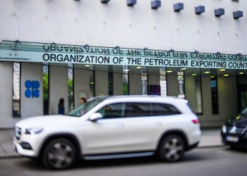 La OPEP+ solo aumentará su oferta a partir de septiembre en 100.000 barriles diarios