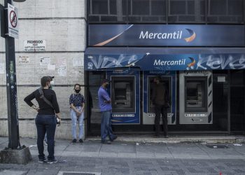 Bancos elevan a 500 bolívares los retiros por cajero