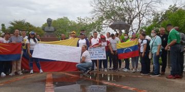 Educadores protestaron en El Dividive