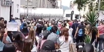 Acto por el día de la GNB no impidió a los docentes merideños entregar petitorio ante la Gobernación de Mérida