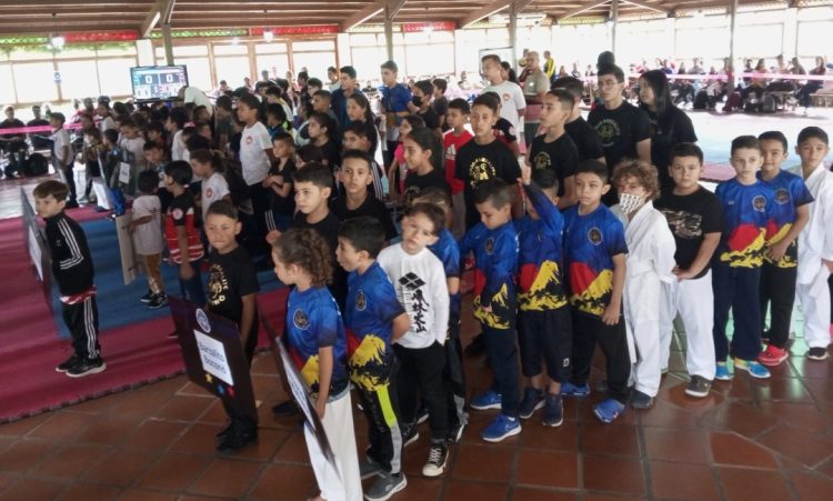 Un aproximado de 300 atletas dieron vida al evento que enfrentó a dojos de Trujillo y Lara (Gráficas: Miguel Albarrán)