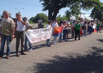 Nueva jornada de protesta de educadores en El Dividive