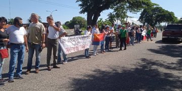 Nueva jornada de protesta de educadores en El Dividive