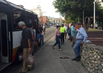 Reacciones: Rechazo total a pretendido aumento del pasaje en Valera
