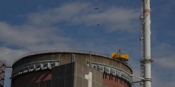 Zelenski: Rusia ha tocado una vez más fondo al atacar la central de Zaporiyia