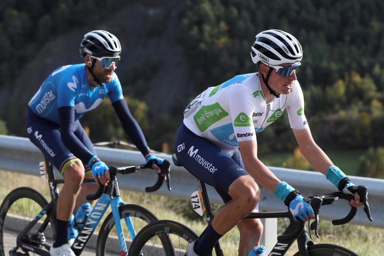 Los ciclistas del Movistar Enric Mas y Alejandro Valverde, en una foto de archivo de la última Vuelta a España. EFE
