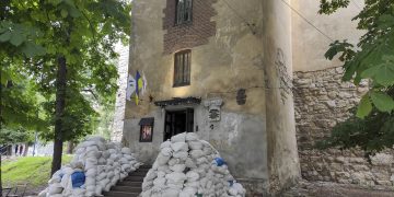 Rusia aumenta presión en Ucrania, que reconoce alto coste de la resistencia