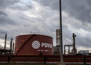 La producción petrolera venezolana cae casi 100.000 barriles en julio, dice la OPEP