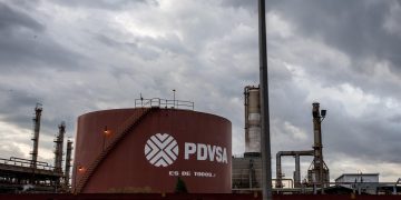 La producción petrolera venezolana cae casi 100.000 barriles en julio, dice la OPEP