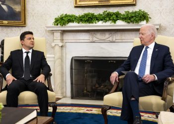 Biden y Zelenski hablan sobre la situación de la central nuclear de Zaporiyia