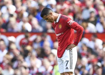 1-2. El United fracasa en su estreno