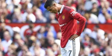 1-2. El United fracasa en su estreno