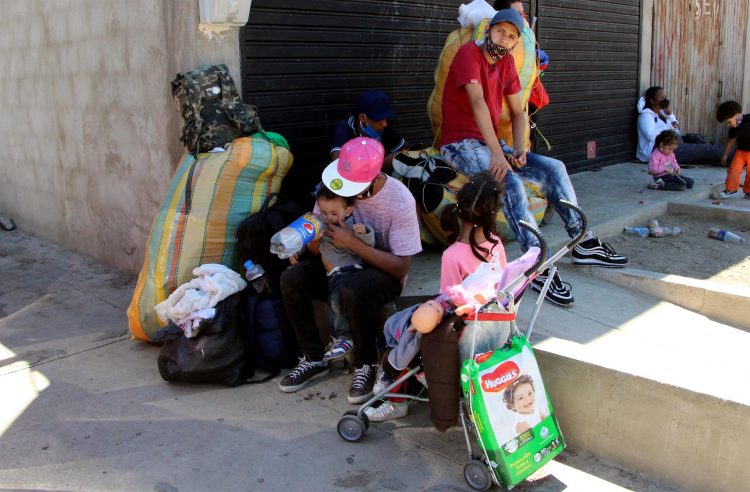 Ciudadanos venezolanos en tránsito hacía su país llegan a un campamento sanitario levantado con la ayuda de la Agencia de las Naciones Unidas para los Refugiados (Acnur) en Cúcuta, en una fotografía de archivo. EFE/ Mario Caicedo