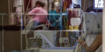 Las personas con covid pueden tener problemas neurológicos, sugiere estudio