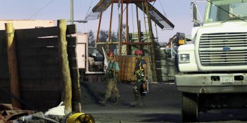 Presidente de México promete «trabajar hasta rescatar» a 10 mineros atrapados