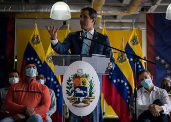 Juan Guaidó buscará mecanismos formales de comunicación con Gustavo Petro