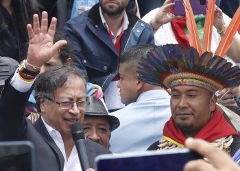 Petro invita a los indígenas colombianos no solo a resistir sino a gobernar