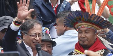 Petro invita a los indígenas colombianos no solo a resistir sino a gobernar