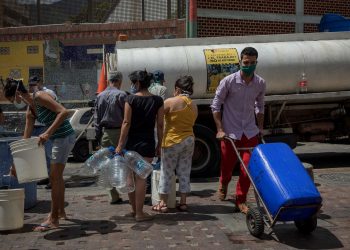Maduro fija la meta de recuperar los servicios públicos antes de que finalice el año