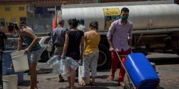 Maduro fija la meta de recuperar los servicios públicos antes de que finalice el año