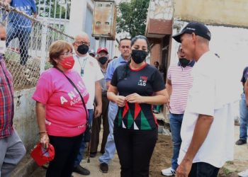 Alcaldesa Angie Quintana supervisó trabajos de sustitución de tuberías en Plata III
