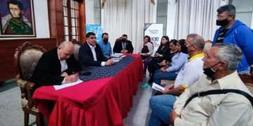 Gobernador de Mérida conversó con docentes merideños