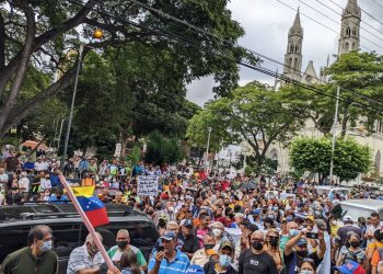 Trabajadores y jubilados del sector educación, salud y otros de la administración pública protestan en Valera contra el instructivo Onapre