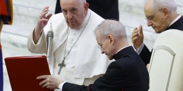 El papa Francisco alerta de que aún existe el riesgo de guerra nuclear