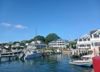 La llegada inesperada de migrantes deja conmocionada a Martha’s Vineyard