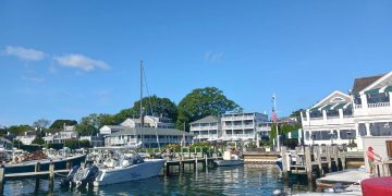 La llegada inesperada de migrantes deja conmocionada a Martha’s Vineyard