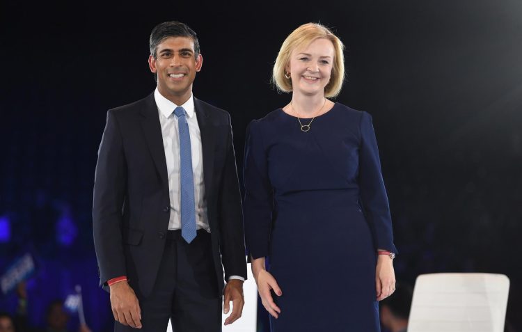 Rishi Sunak y Liz Truss en el último acto de campaña de las elecciones de liderazgo del Partido Conservador en Wembley Arena, de Londres, el pasado 31 de agosto. EFE/EPA/NEIL HALL
