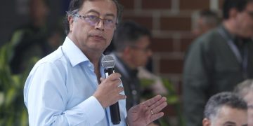 Diagnostican a Petro con bronquitis y le recomiendan no hablar en público