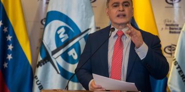 Ministerio Público emite una orden de detención contra Rafael Ramírez