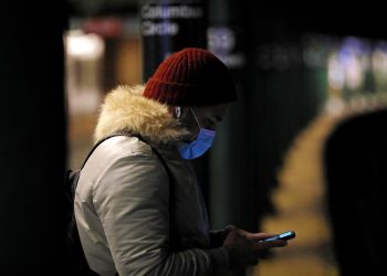 Los problemas emocionales alargan los síntomas de la covid-19, según un estudio