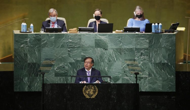 El presidente de Colombia, Gustavo Petro Urrego, pronuncia su discurso durante el 77º Debate General en el Salón de la Asamblea General de la Sede de las Naciones Unidas en Nueva York, Nueva York, EE.UU. EFE/EPA/JUSTIN LANE