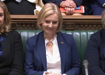 Truss suprime la palabra mujer de la Secretaría de Igualdades y causa polémica