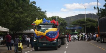 Frontera | Aluminio, acero y material médico cruzaron por el puente Simón Bolívar