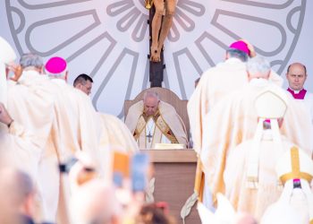 El papa pide a gobernantes iniciativas para acabar con la guerra en Ucrania