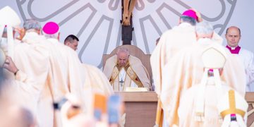 El papa pide a gobernantes iniciativas para acabar con la guerra en Ucrania