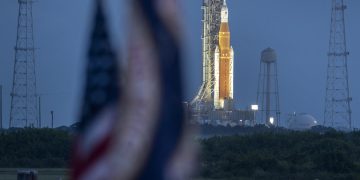 Suspenden el lanzamiento de Artemis I por una fuga de combustible