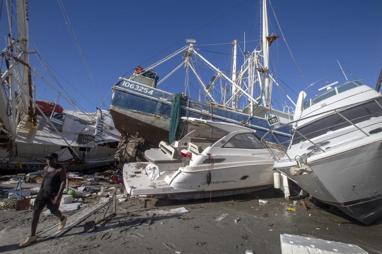 Vista de los destrozos ocasionados por el paso del huracán Ian en la isla de San Carlos, en Fort Myers Beach, Florida (EE.UU.), este 30 de septiembre de 2022. EFE/EPA/Cristobal Herrera-Ulashkevich