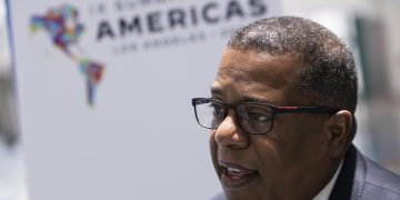 EE.UU. amenaza a Maduro con intensificar las sanciones si no negocia con la oposición