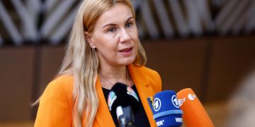 La UE pacta ahorrar luz y recortar beneficios a todo el sector energético