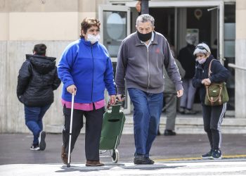 «No nos sobra nada», la odisea de los jubilados para sobrevivir en Argentina