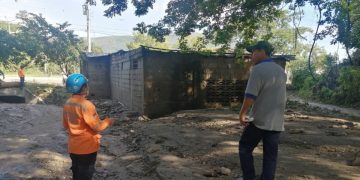 Se desbordó quebrada en el sector Mirabel II en Carvajal por lluvias de este lunes